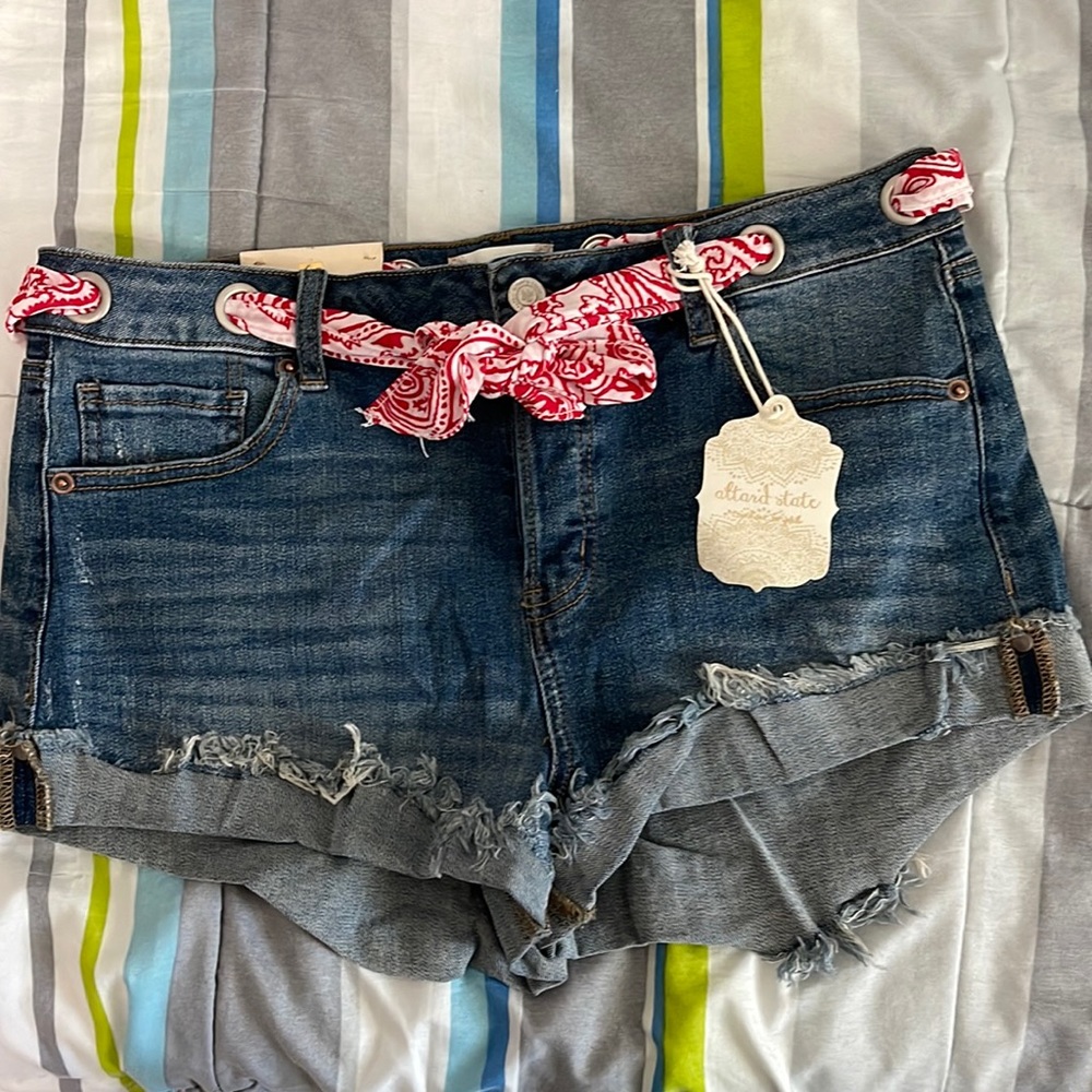 Altar’s State denim shorts with tie belt